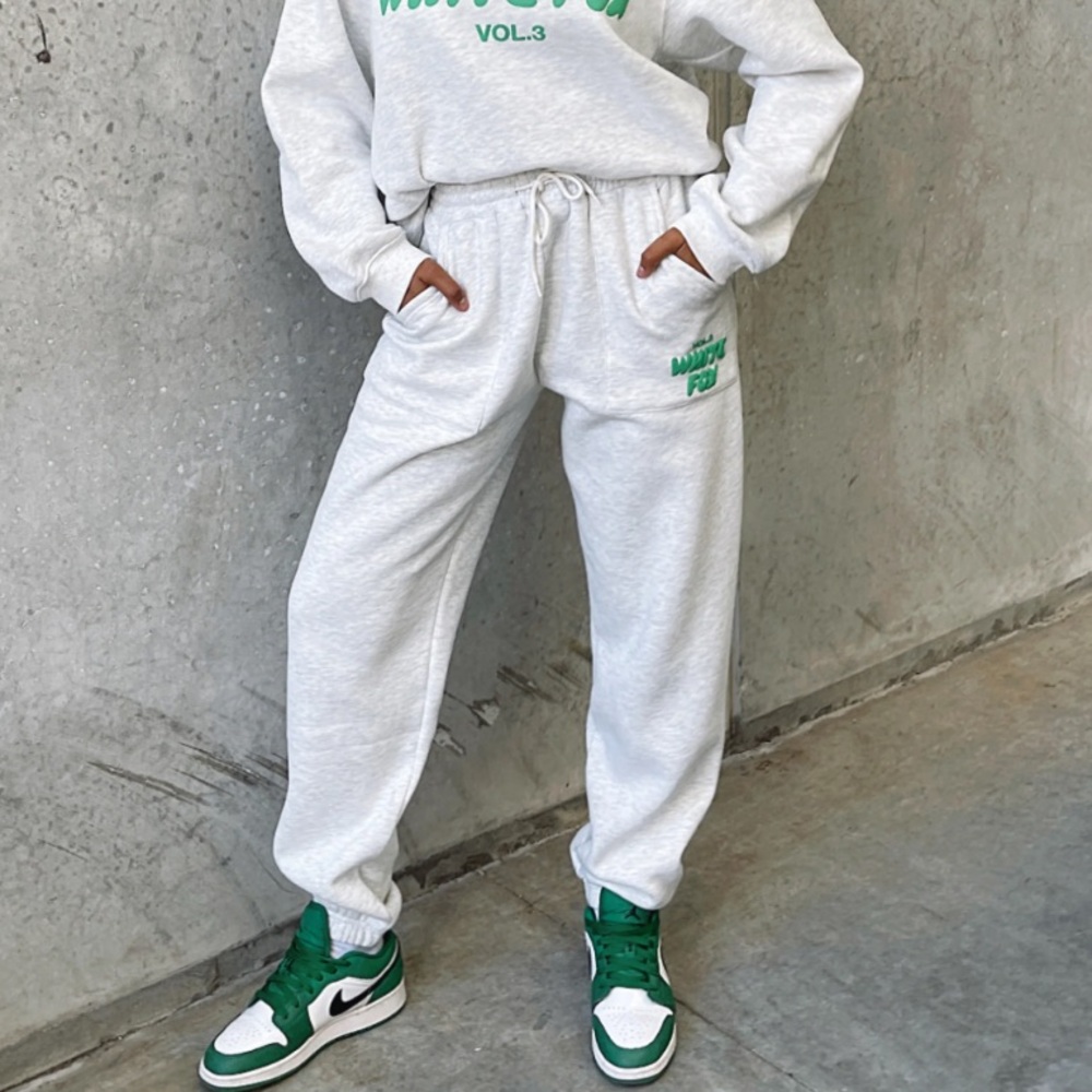 White Fox | offstage sweats in glacier grey